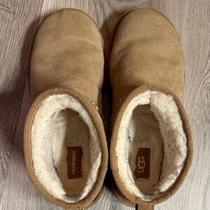 UGG mini beige size 8
